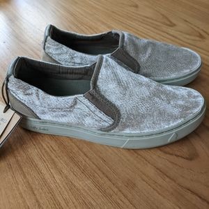 Satorisan soumei slip on shoes.